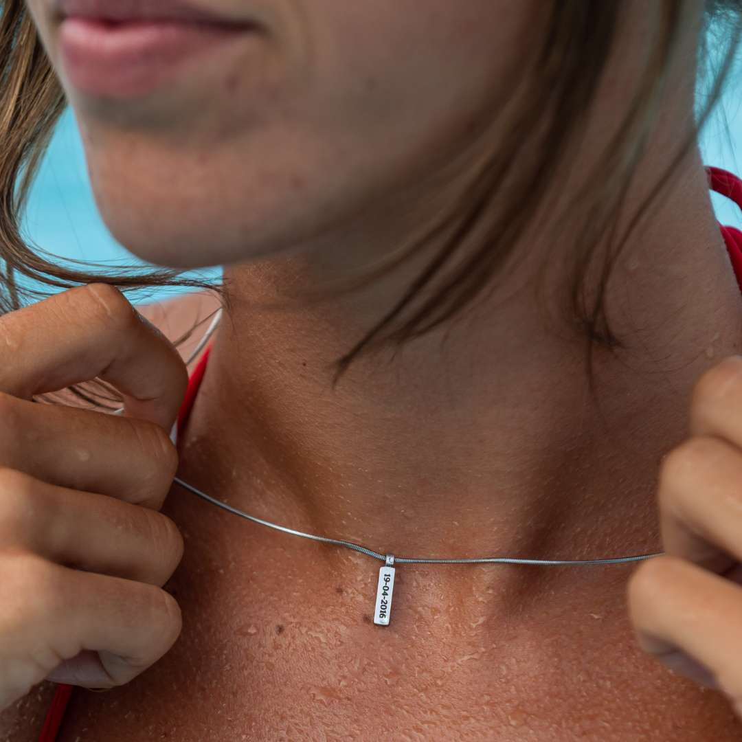 Collana Minimale Unisex Con Targhetta Incisa