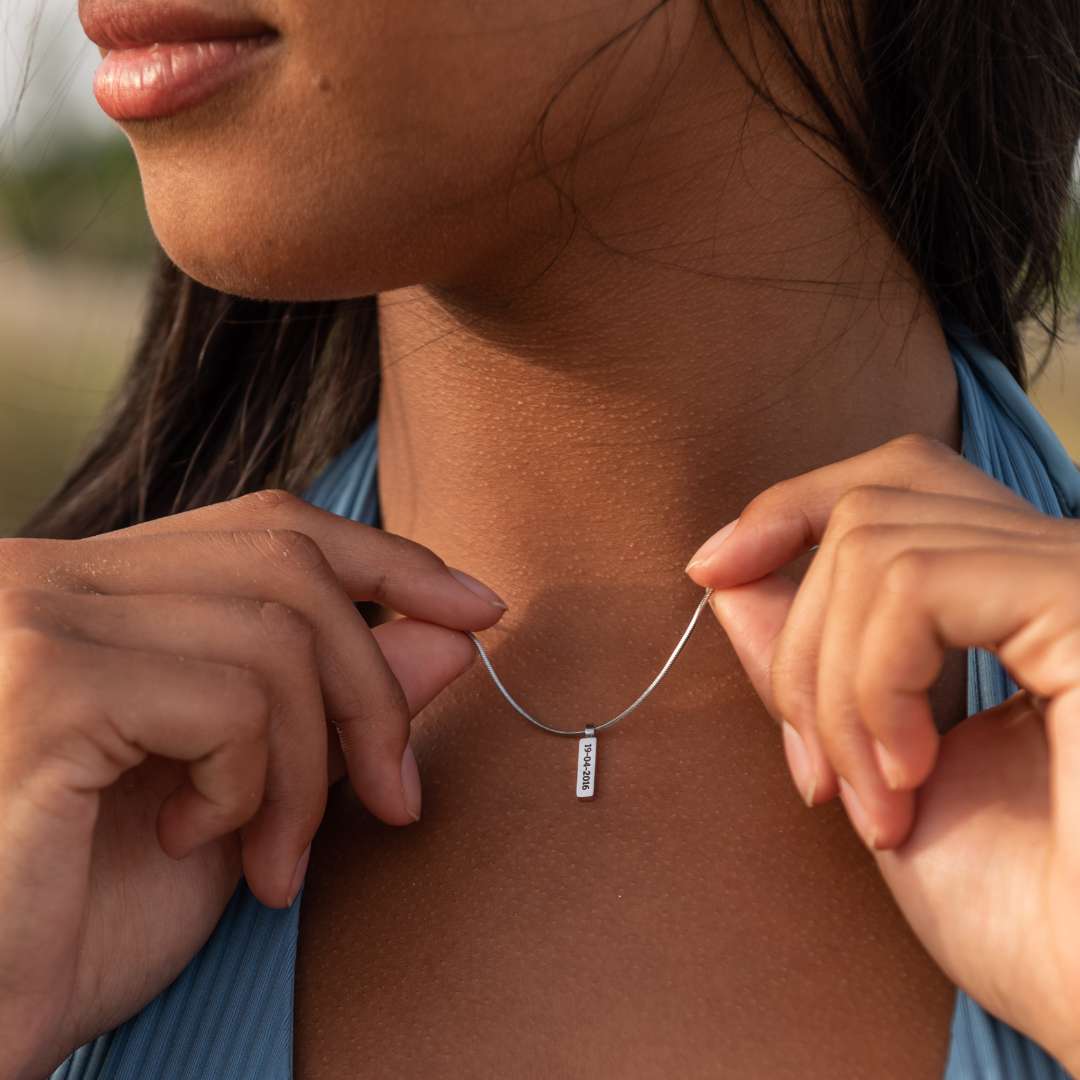 Collana Minimale Unisex Con Targhetta Incisa