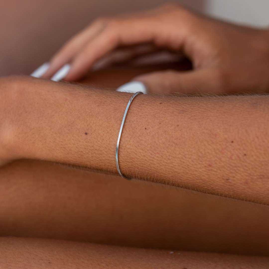 Minimal Unisex Bracelet With Engraved Plate