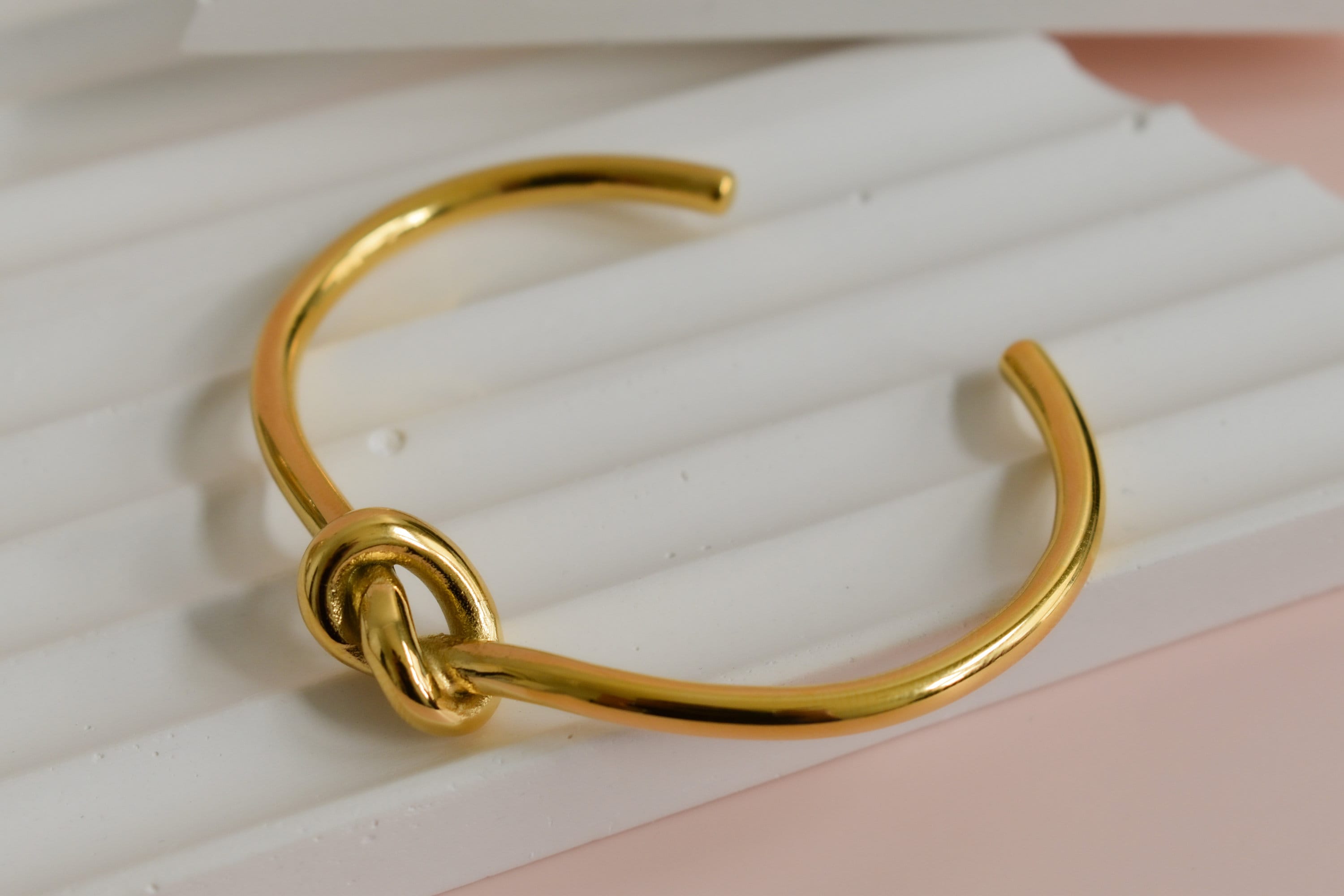 Pulsera Rígida Ajustable Con Nudo