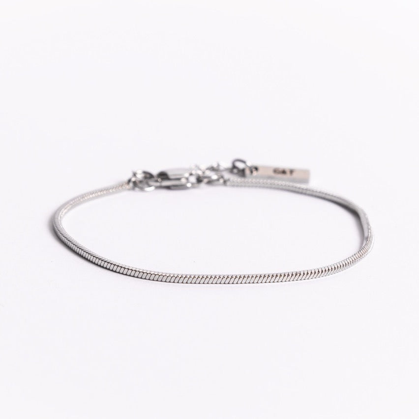 Minimal Unisex Bracelet With Engraved Plate