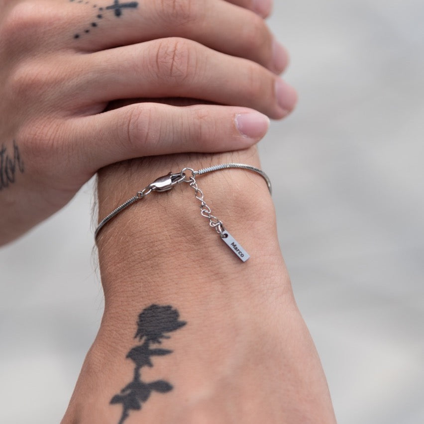 Minimal Unisex Bracelet With Engraved Plate