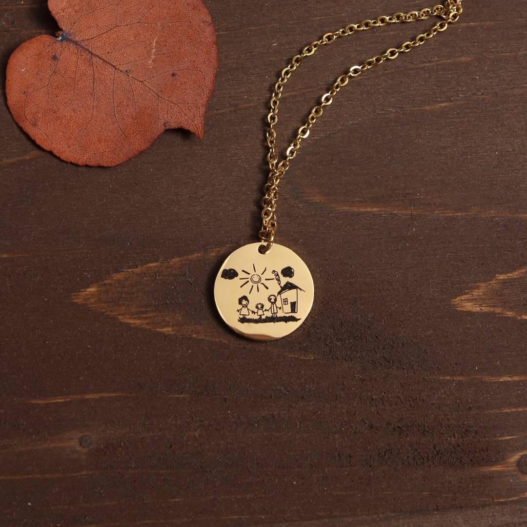 Collana con Disegno Inciso con Medaglia Tonda