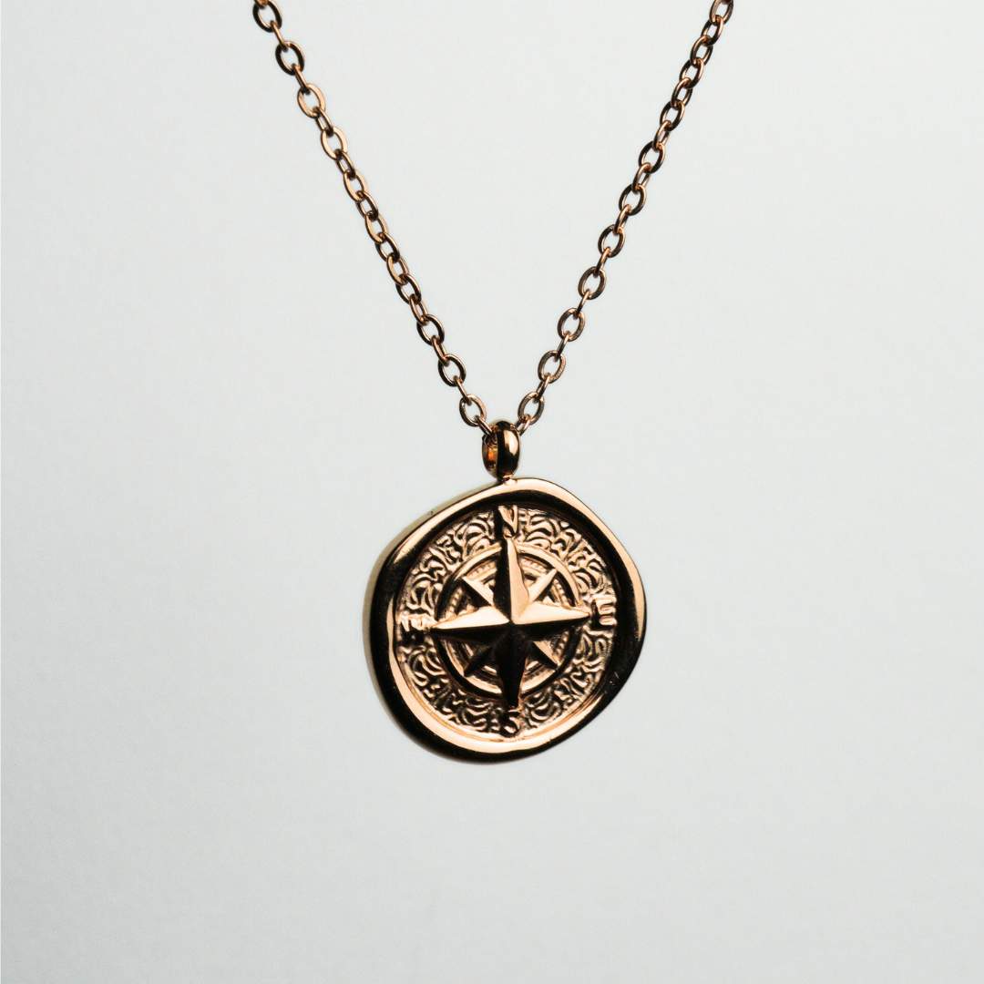 Personalisierte Halskette mit Kompass-Rosen-Medaille