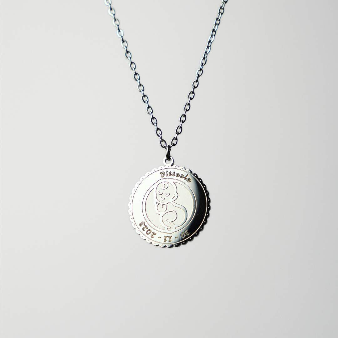 Personalisierte Halskette mit Medaille im Neugeborenen-Design