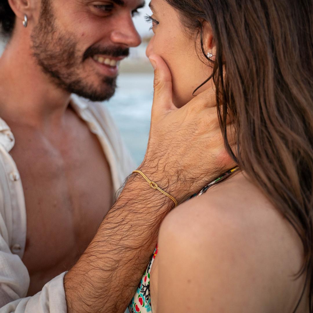 Coppia di 2 Bracciali Nodo dell'Amore - Confezione Regalo con Certificato di Promessa