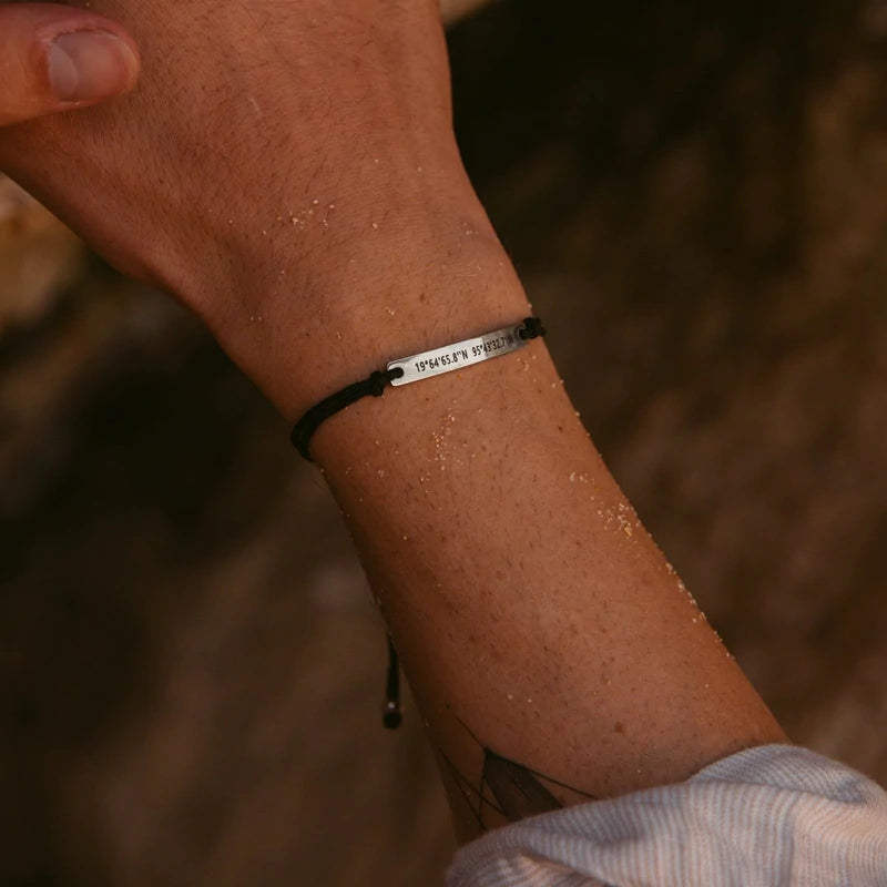 und Armband mit Personalisiertes Koordinaten, Namen Gravur Datum -